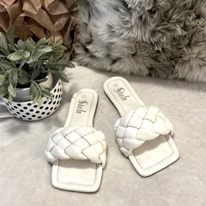 White Puffy Woven Slide Vegan Leather Flat Slip On Sandals Sz 7